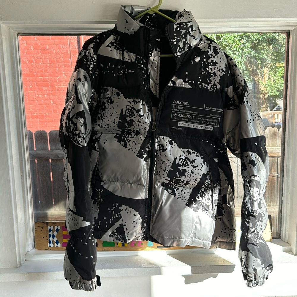 Travis Scott Cactus Jack Puffer Size Large new without tags never worn